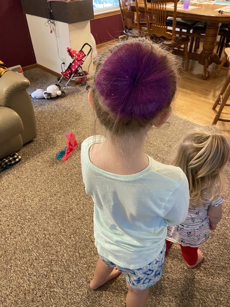 Back view...crazy donut hair!🤣